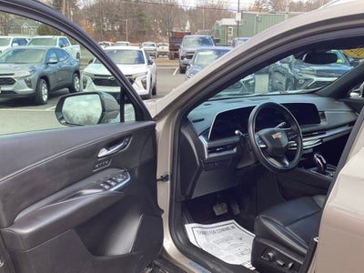 2025 Cadillac XT4 Premium Luxury