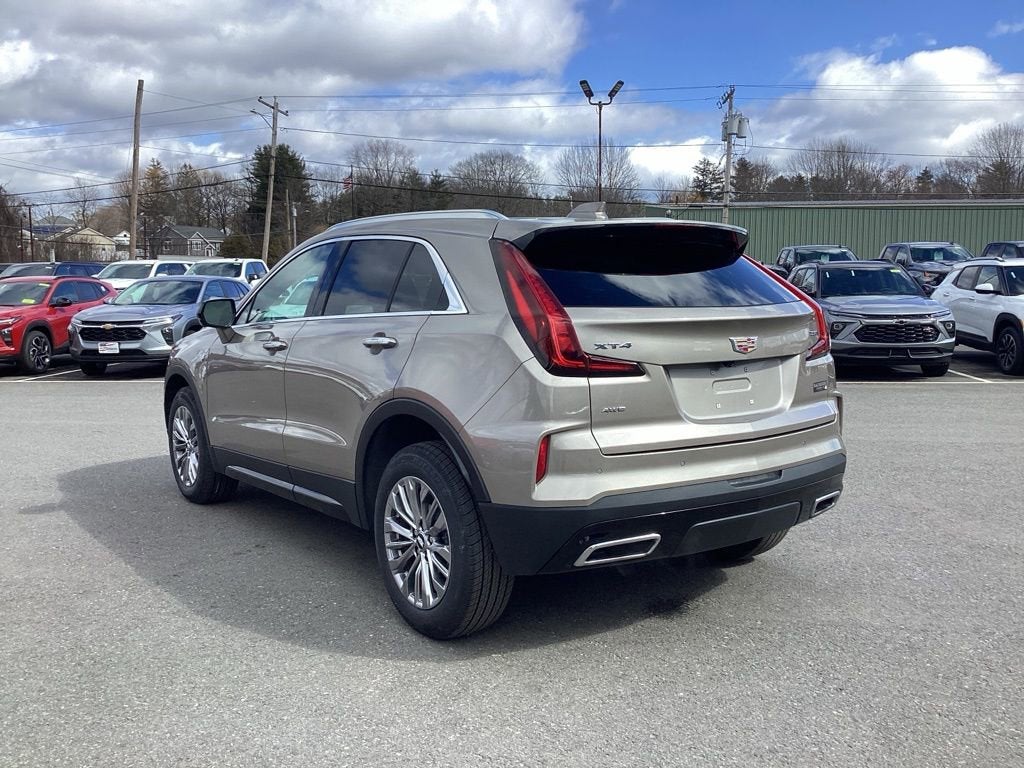 2025 Cadillac XT4 Premium Luxury