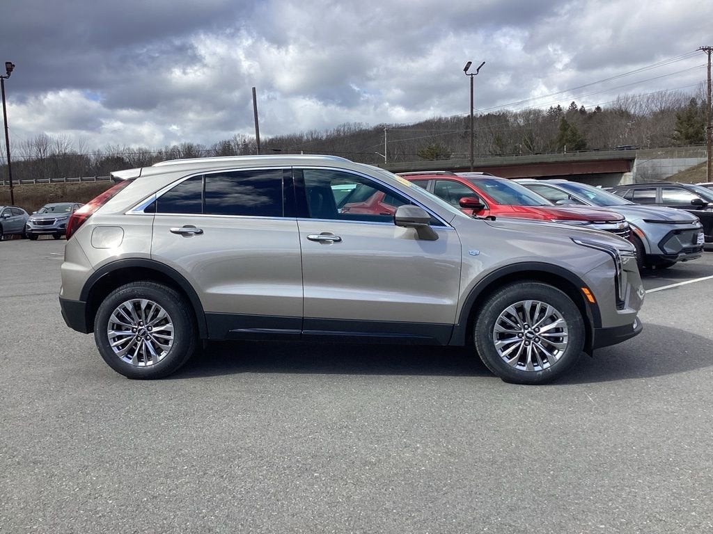 2025 Cadillac XT4 Premium Luxury