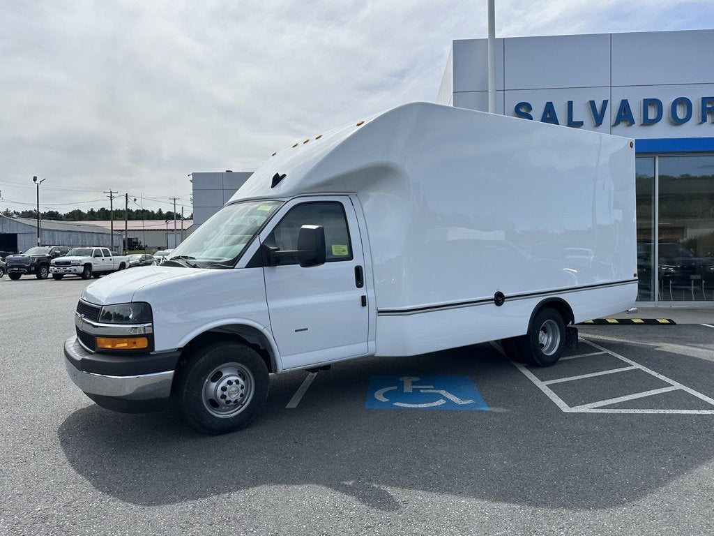 2025 Chevrolet Express Cutaway 3500 1WT