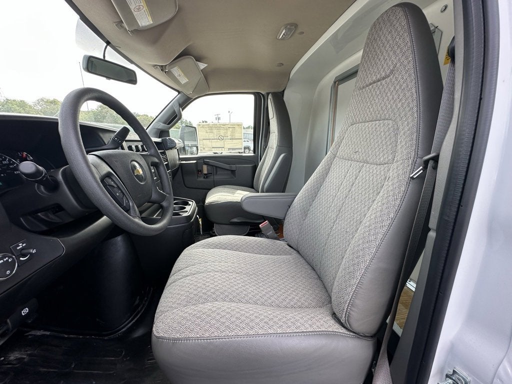 2025 Chevrolet Express Cutaway 3500 1WT