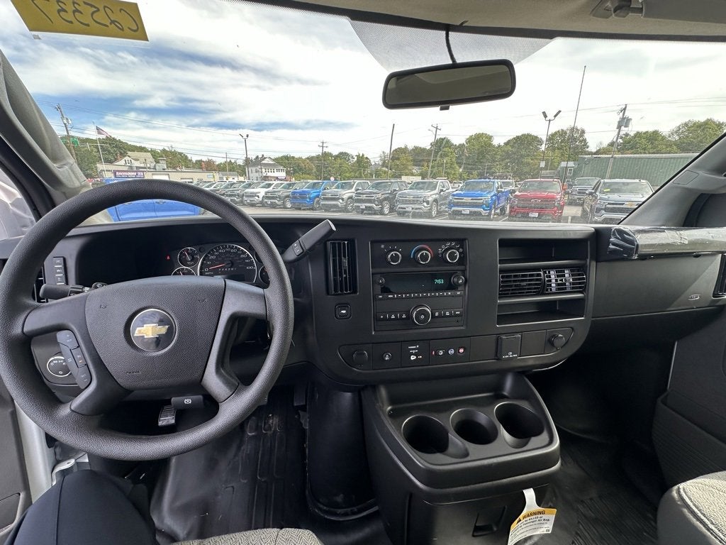 2025 Chevrolet Express Cutaway 3500 1WT