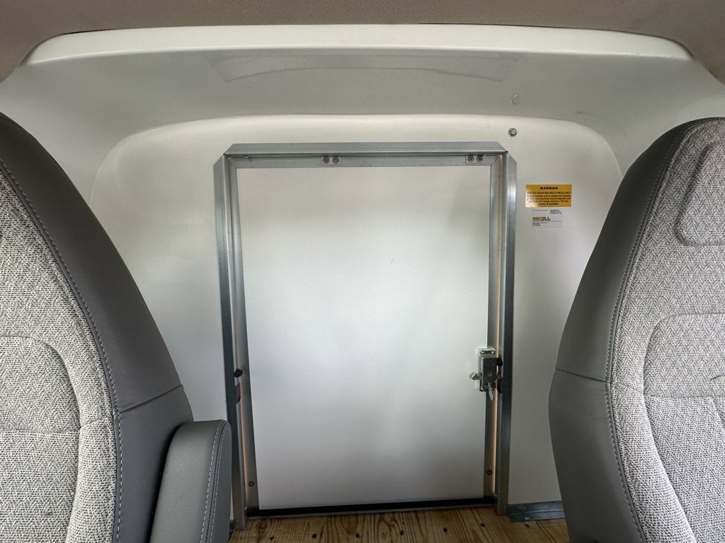 2025 Chevrolet Express Cutaway 3500 1WT