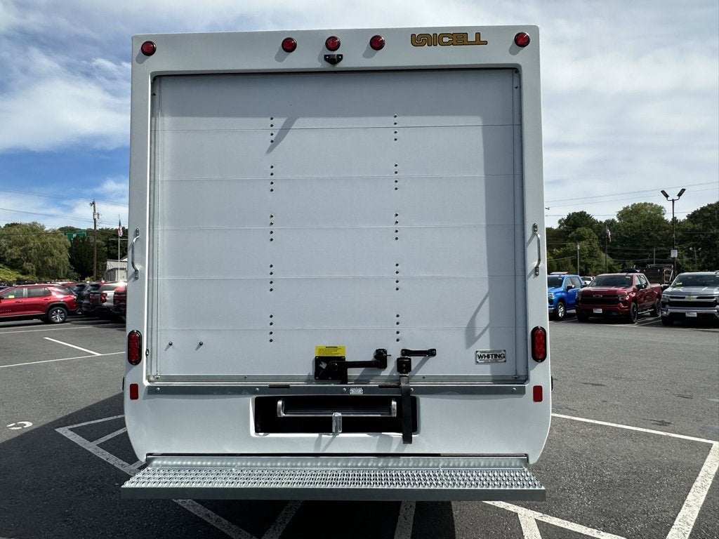 2025 Chevrolet Express Cutaway 3500 1WT