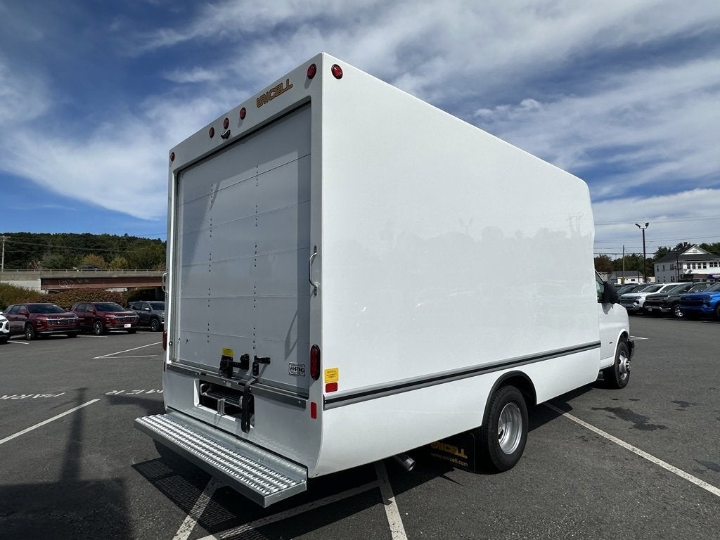 2025 Chevrolet Express Cutaway 3500 1WT