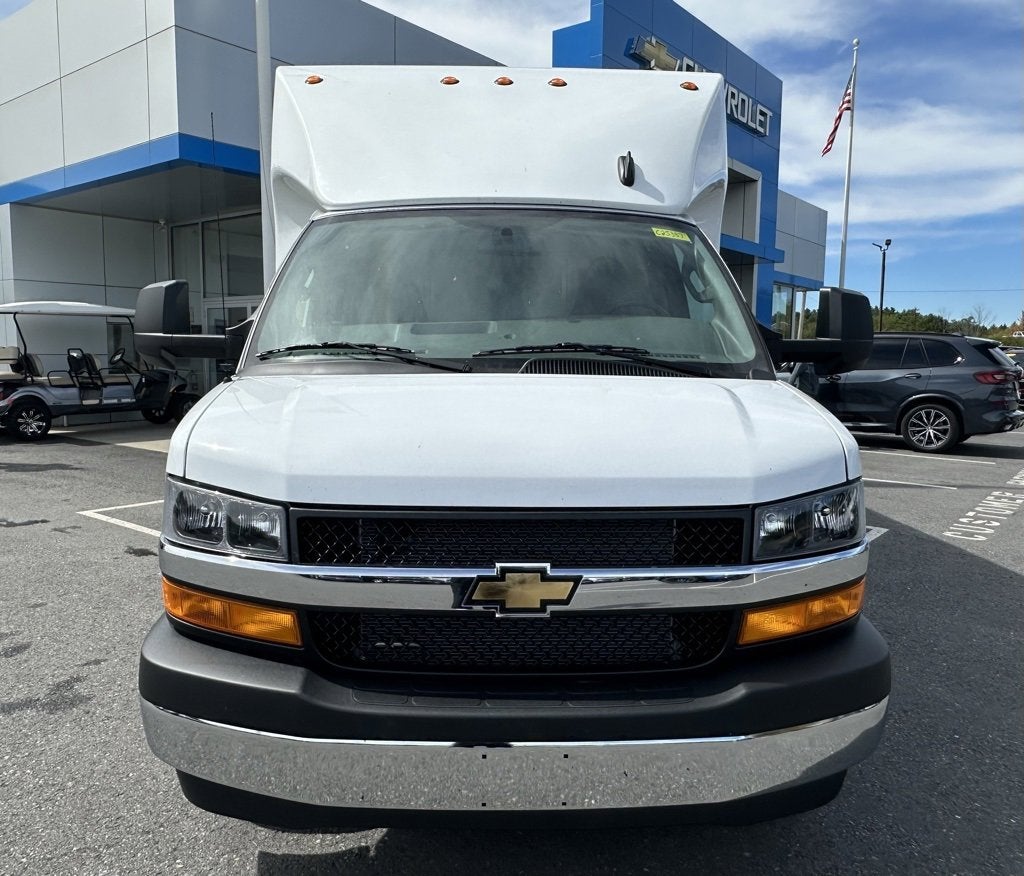 2025 Chevrolet Express Cutaway 3500 1WT