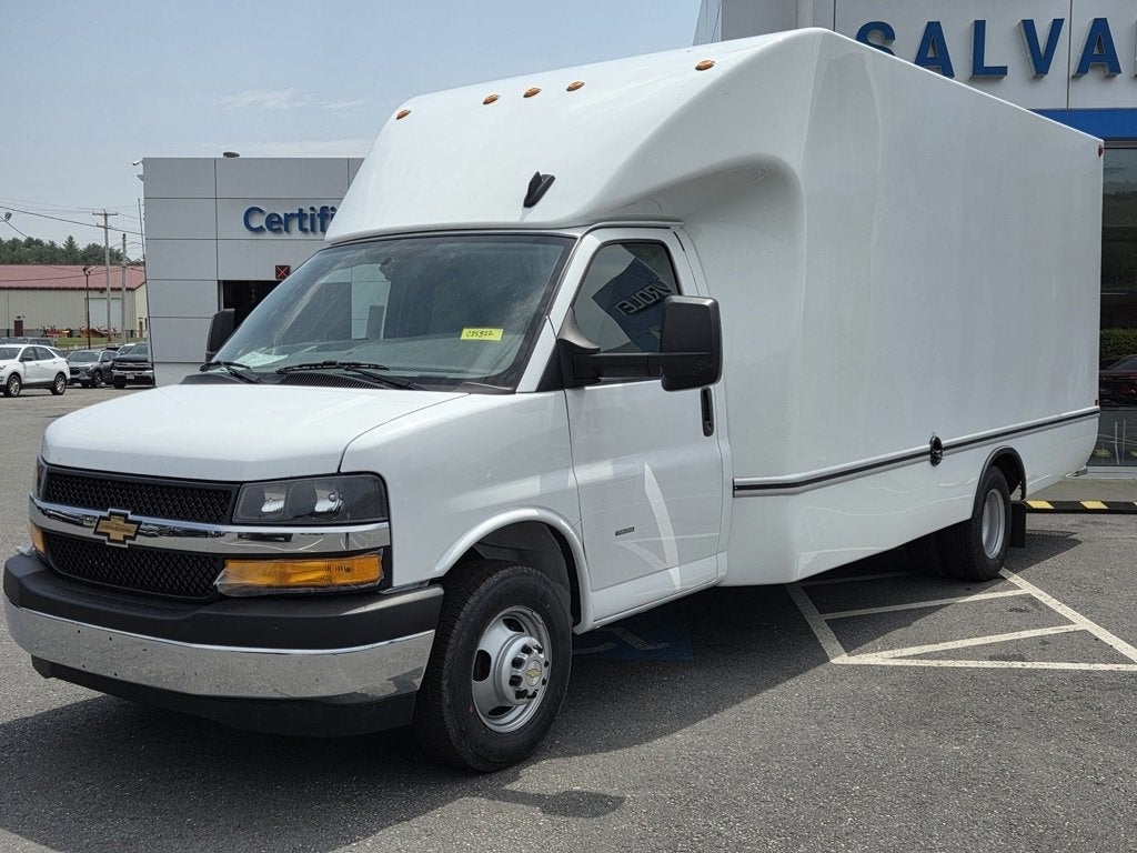 2025 Chevrolet Express Cutaway 3500 1WT