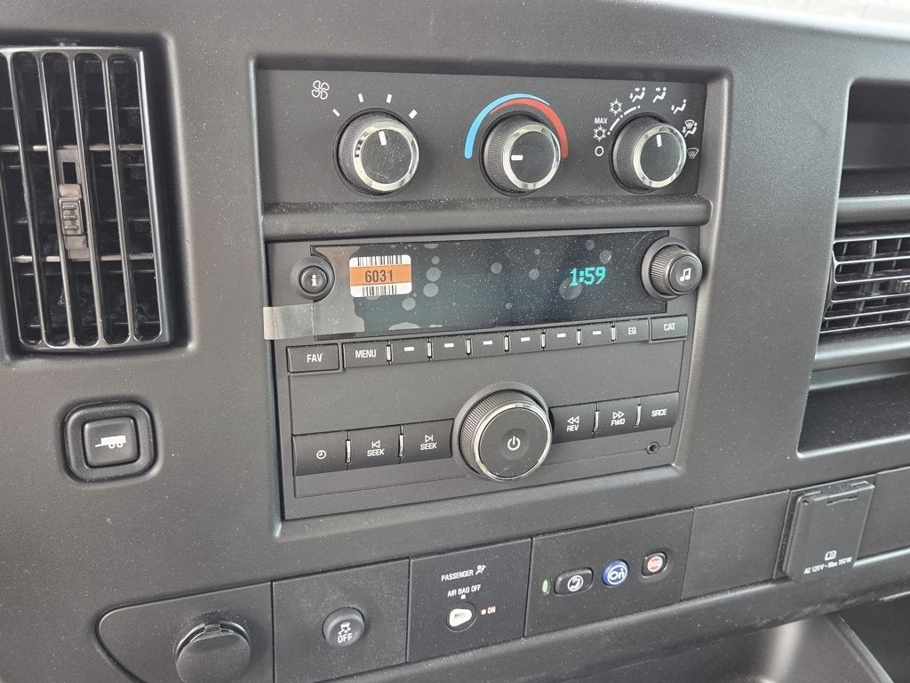 2025 Chevrolet Express Cutaway 3500 1WT