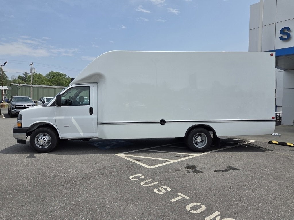 2025 Chevrolet Express Cutaway 3500 1WT