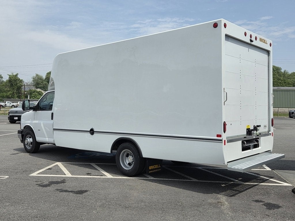 2025 Chevrolet Express Cutaway 3500 1WT