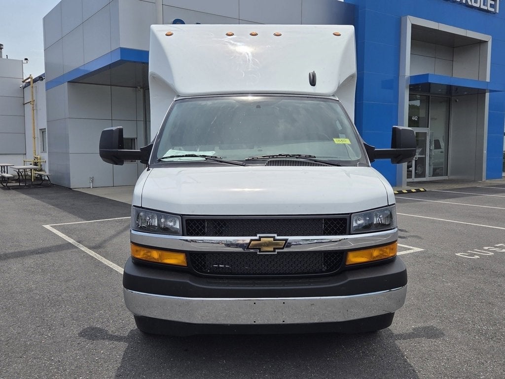 2025 Chevrolet Express Cutaway 3500 1WT