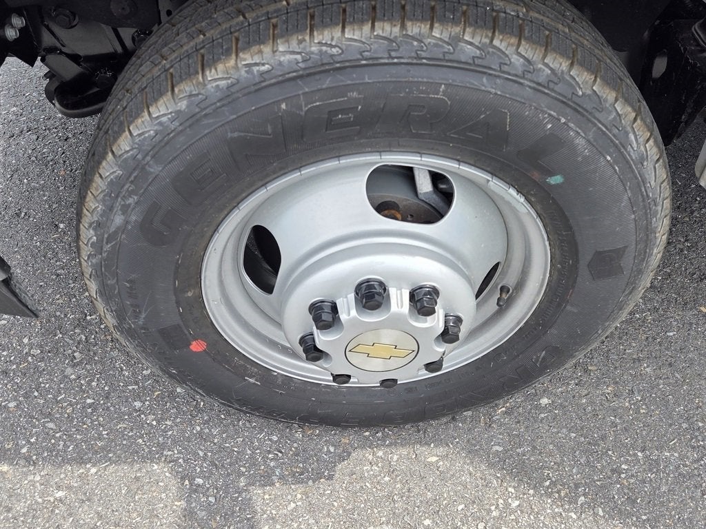 2025 Chevrolet Express Cutaway 3500 1WT