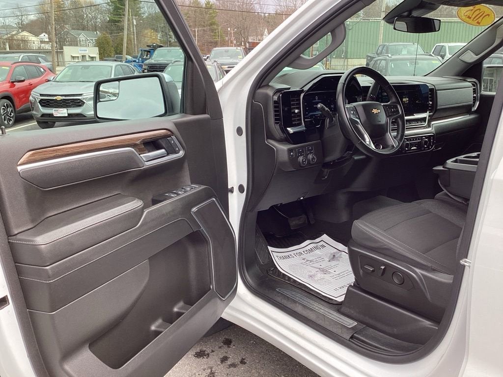 2025 Chevrolet Silverado 1500 LT