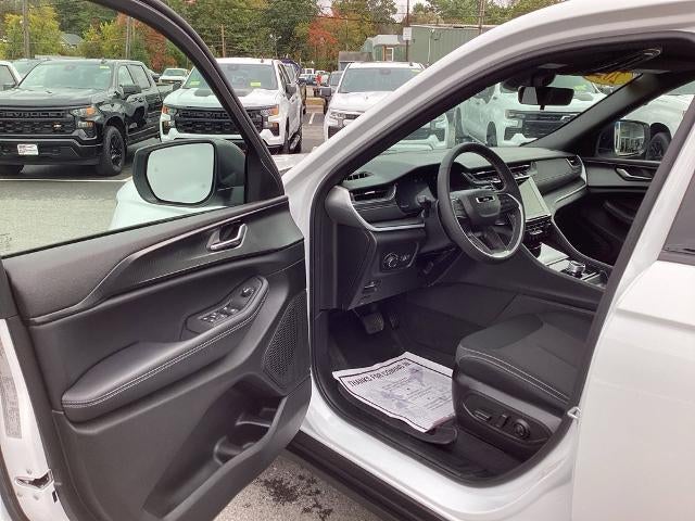 2025 Jeep Grand Cherokee Laredo X 4x4