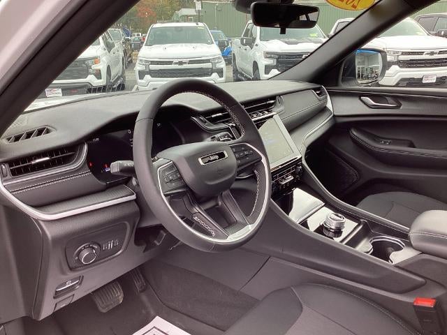 2025 Jeep Grand Cherokee Laredo X 4x4