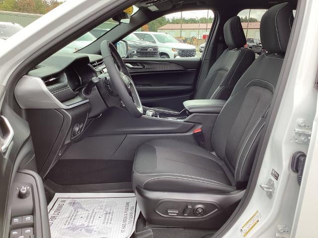 2025 Jeep Grand Cherokee Laredo X 4x4