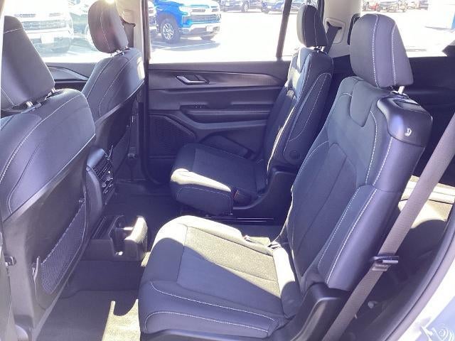 2023 Jeep Grand Cherokee L Laredo 4x4