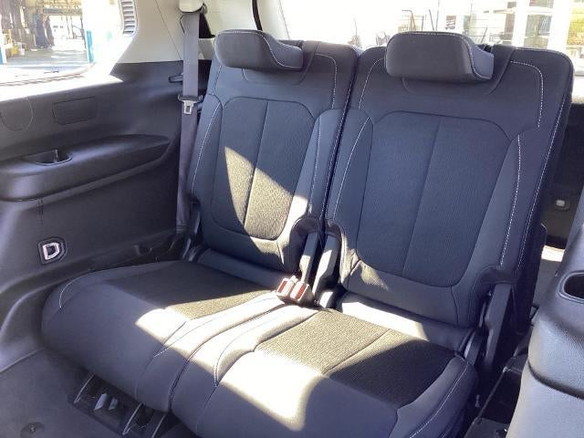 2023 Jeep Grand Cherokee L Laredo 4x4