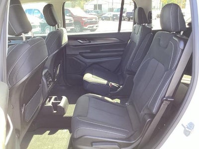 2023 Jeep Grand Cherokee L Laredo 4x4