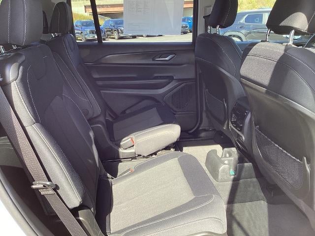 2023 Jeep Grand Cherokee L Laredo 4x4