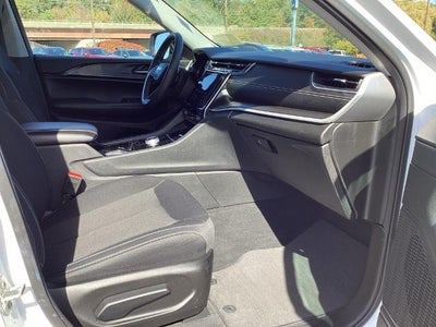 2023 Jeep Grand Cherokee L Laredo 4x4