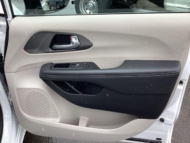 2024 Chrysler Pacifica Touring L FWD