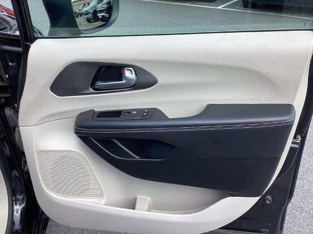 2023 Chrysler Pacifica Touring L FWD