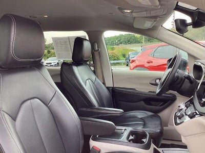 2023 Chrysler Pacifica Touring L FWD