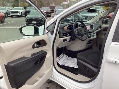 2022 Chrysler Voyager LX FWD