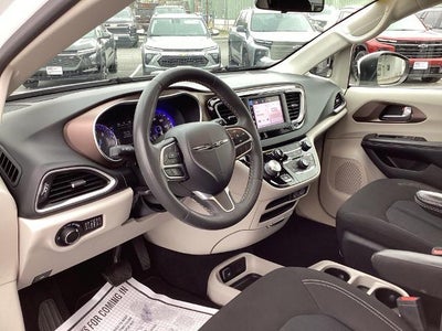 2022 Chrysler Voyager LX FWD
