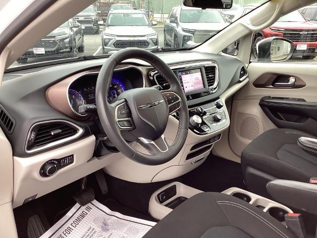 2022 Chrysler Voyager LX FWD