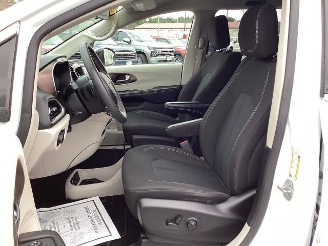 2022 Chrysler Voyager LX FWD