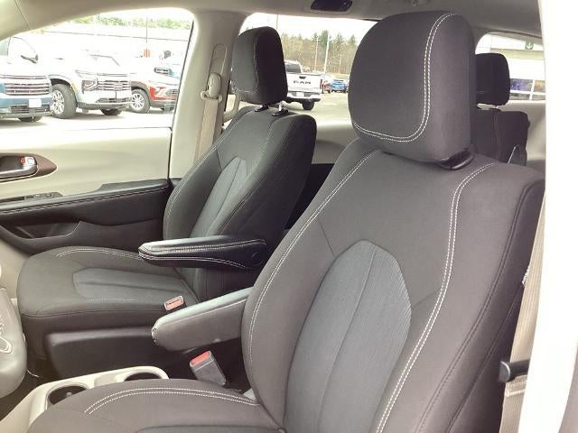 2022 Chrysler Voyager LX FWD