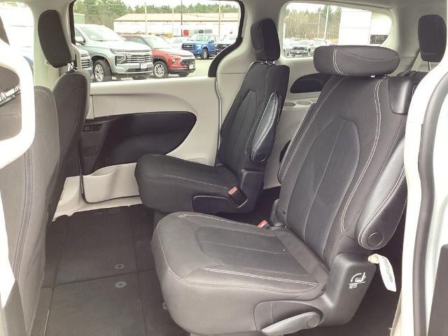 2022 Chrysler Voyager LX FWD