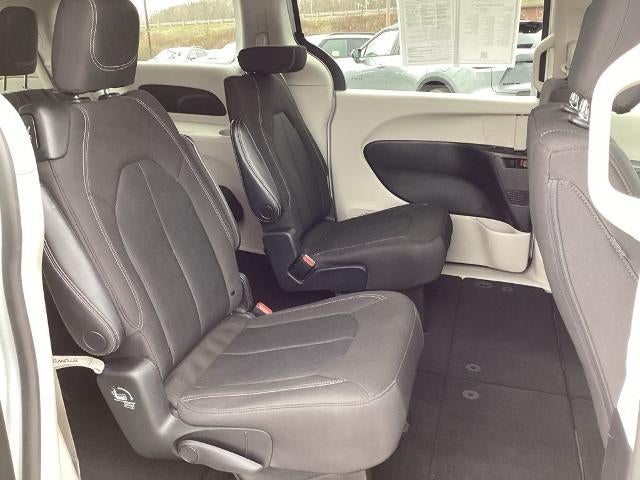 2022 Chrysler Voyager LX FWD