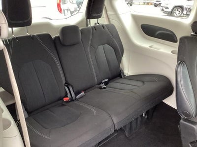 2022 Chrysler Voyager LX FWD