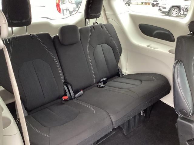 2022 Chrysler Voyager LX FWD