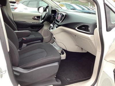 2022 Chrysler Voyager LX FWD