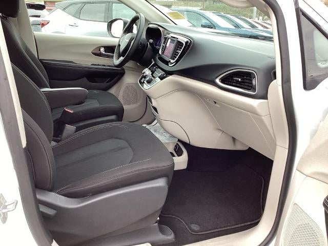 2022 Chrysler Voyager LX FWD