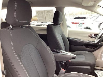 2022 Chrysler Voyager LX FWD