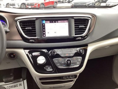 2022 Chrysler Voyager LX FWD
