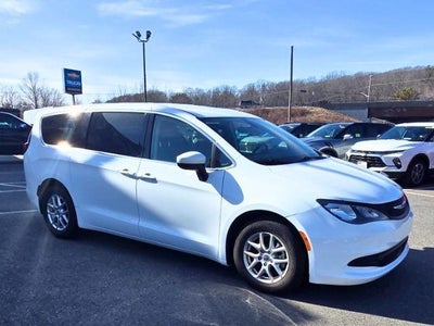 2022 Chrysler Voyager LX FWD