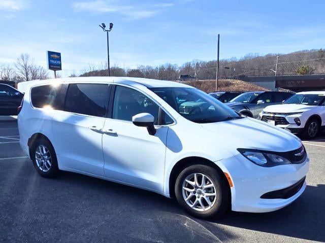 2022 Chrysler Voyager LX FWD