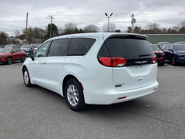2022 Chrysler Voyager LX FWD