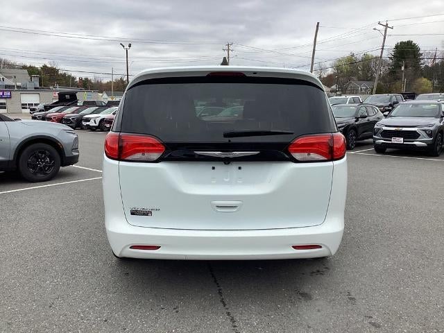 2022 Chrysler Voyager LX FWD