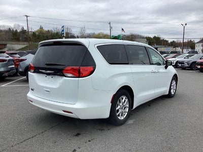 2022 Chrysler Voyager LX FWD