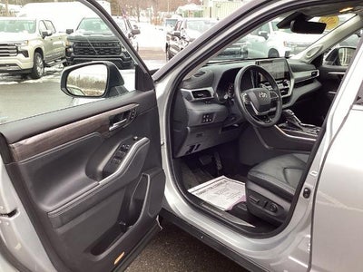 2022 Toyota Highlander Platinum AWD (Natl)