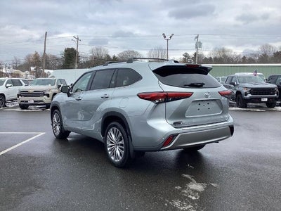 2022 Toyota Highlander Platinum AWD (Natl)